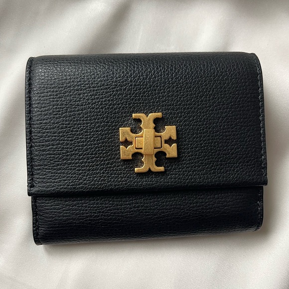 Tory Burch Kira Foldable Medium Wallet - Picture 2 of 6